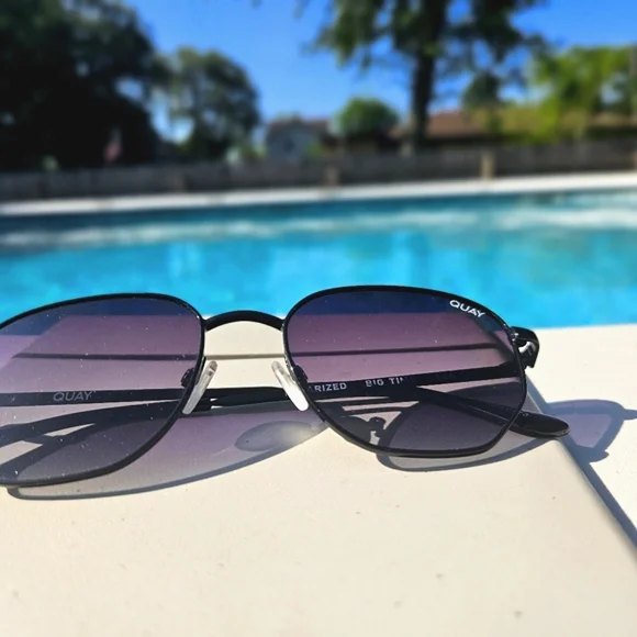 Quay Polarized Sunglasses - Picture 4 of 6